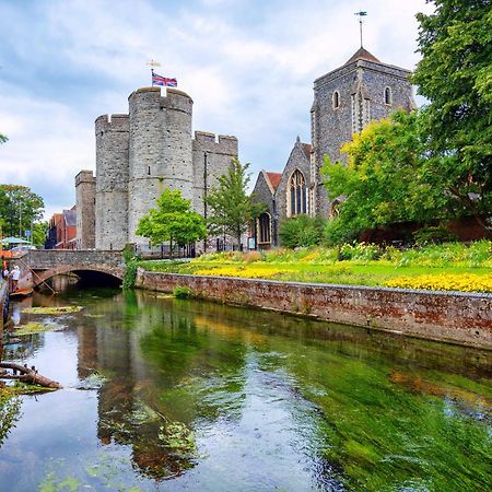 Broadway'S Canterbury City Escape ภายนอก รูปภาพ